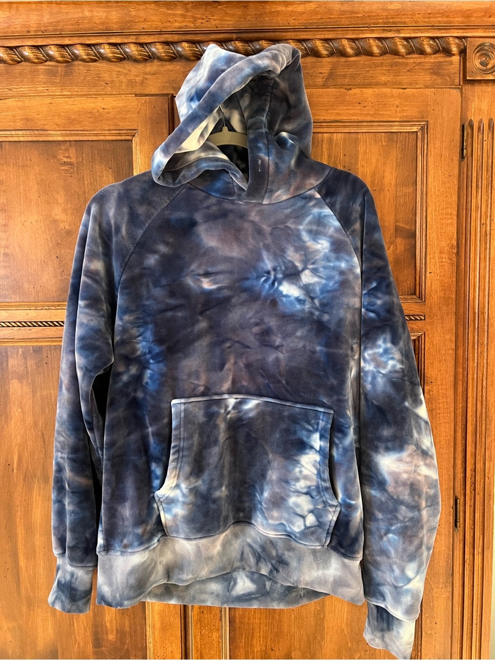 Spark Paws velour blue tie-dye hoodie | Size L | Unisex |Like New | Missing Pull